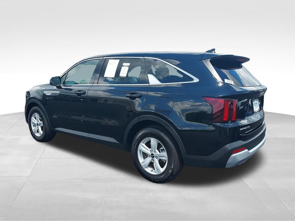 Used 2026 Kia Sorento LX FWD image 3