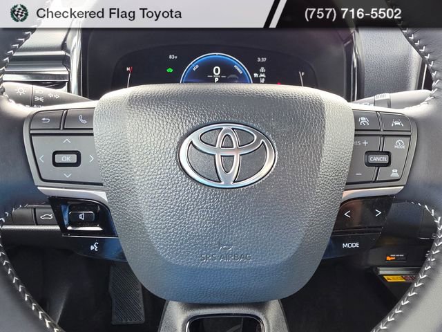 Used 2025 Toyota Camry SE w/ Convenience Package image 31