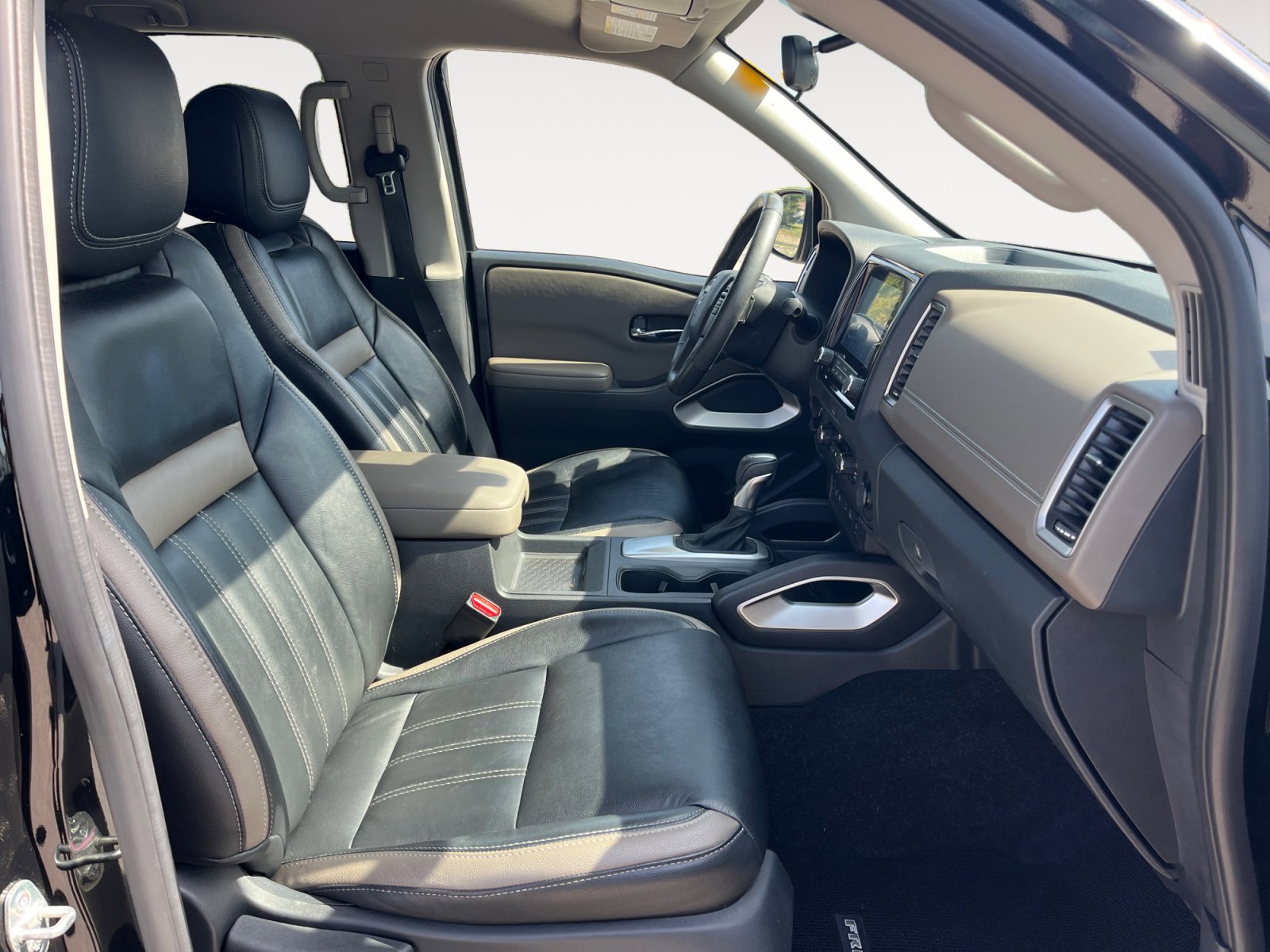 Used 2022 Nissan Frontier SV image 18