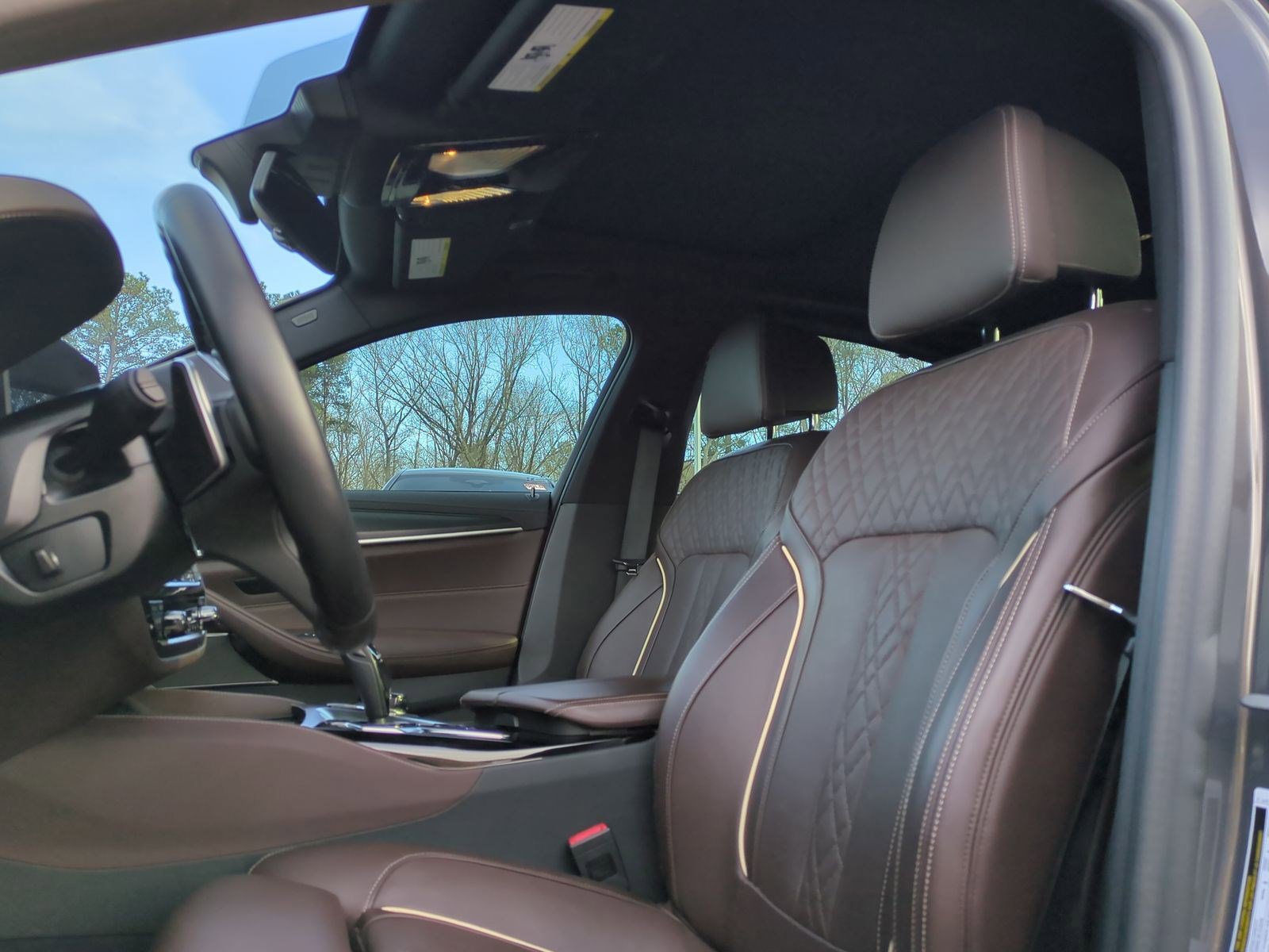 Used 2023 BMW M550i xDrive w/ Dynamic Handling Package image 16