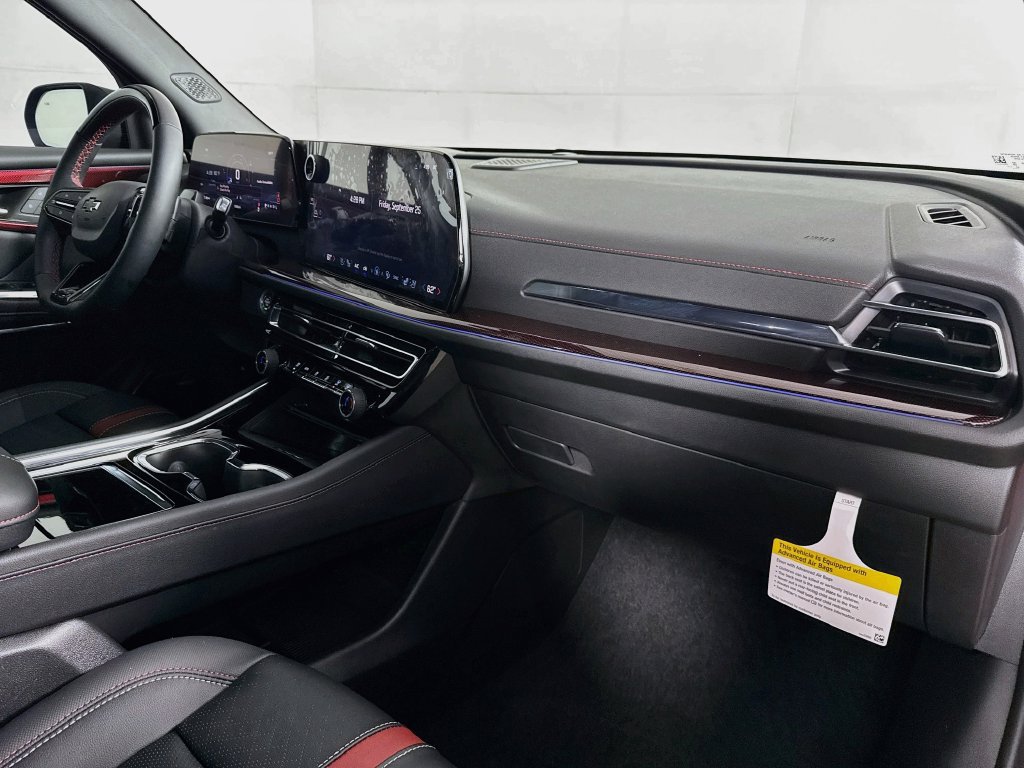 Used 2026 Chevrolet Traverse RS w/ LPO, Floor Liner Package FWD image 38