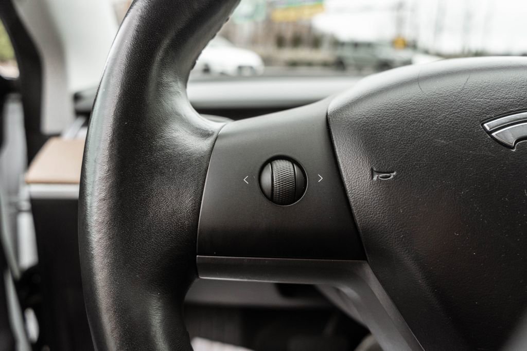 Used 2018 Tesla Model 3 Long Range image 21