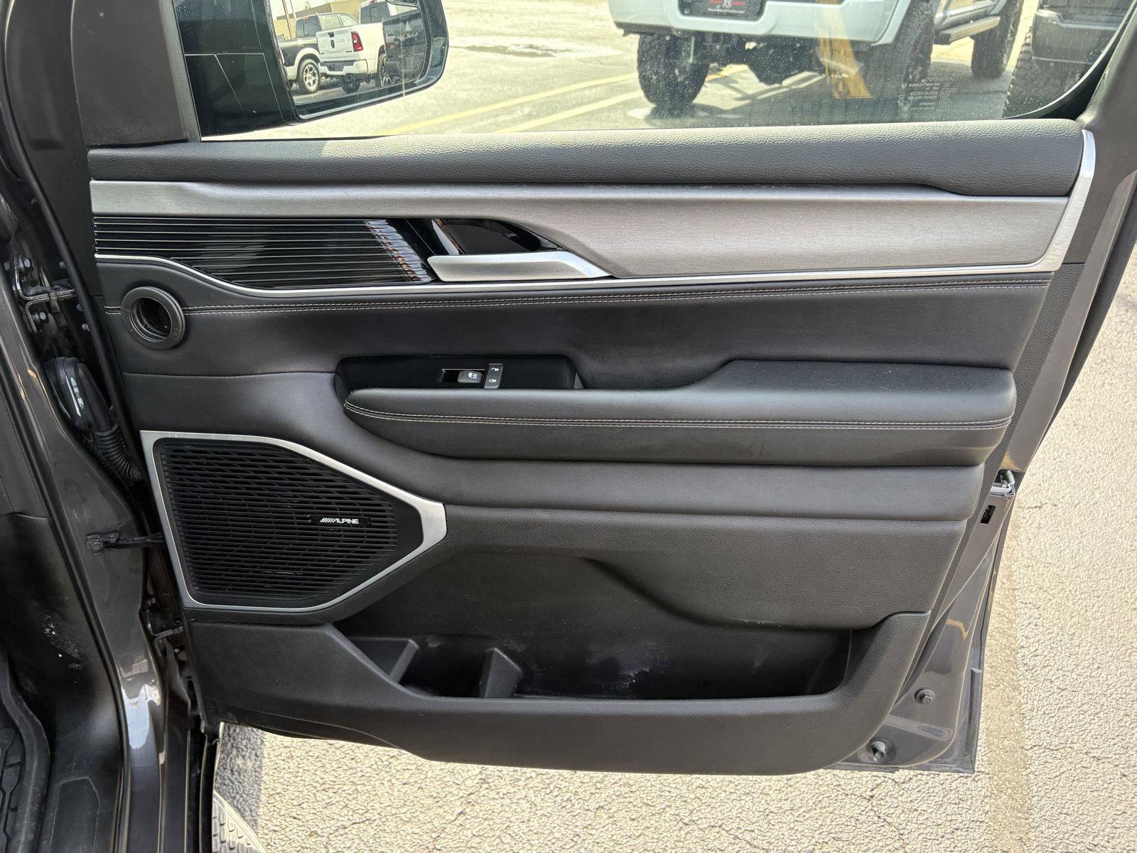 Used 2024 Jeep Wagoneer Series II w/ Convenience Group I image 21