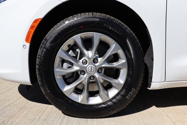 New 2026 Chrysler Pacifica Select image 30