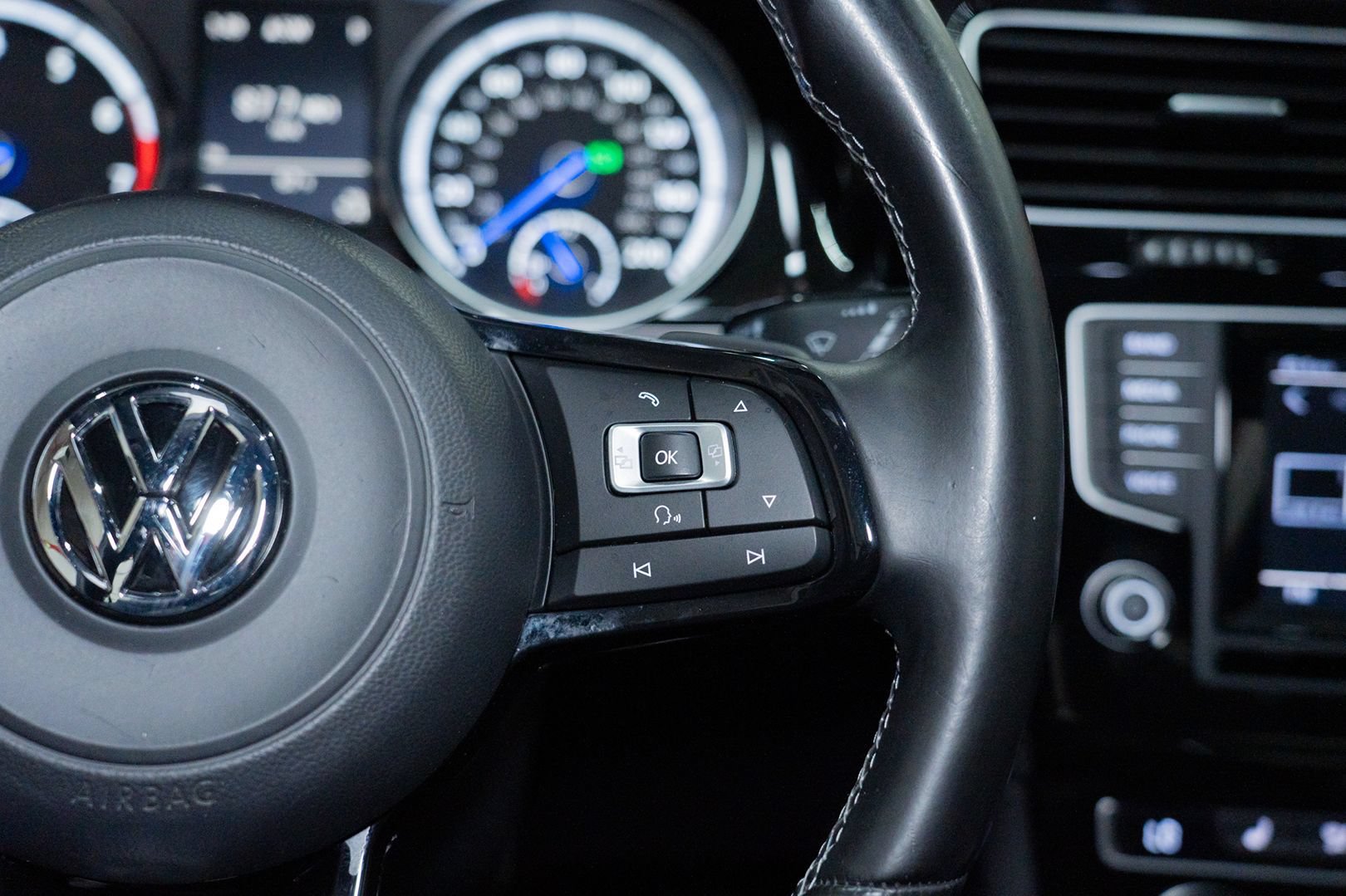 Used 2015 Volkswagen Golf R 4-Door AWD/4WD image 35