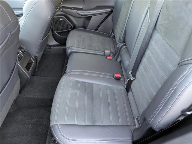 Used 2025 Mitsubishi Outlander SE image 18