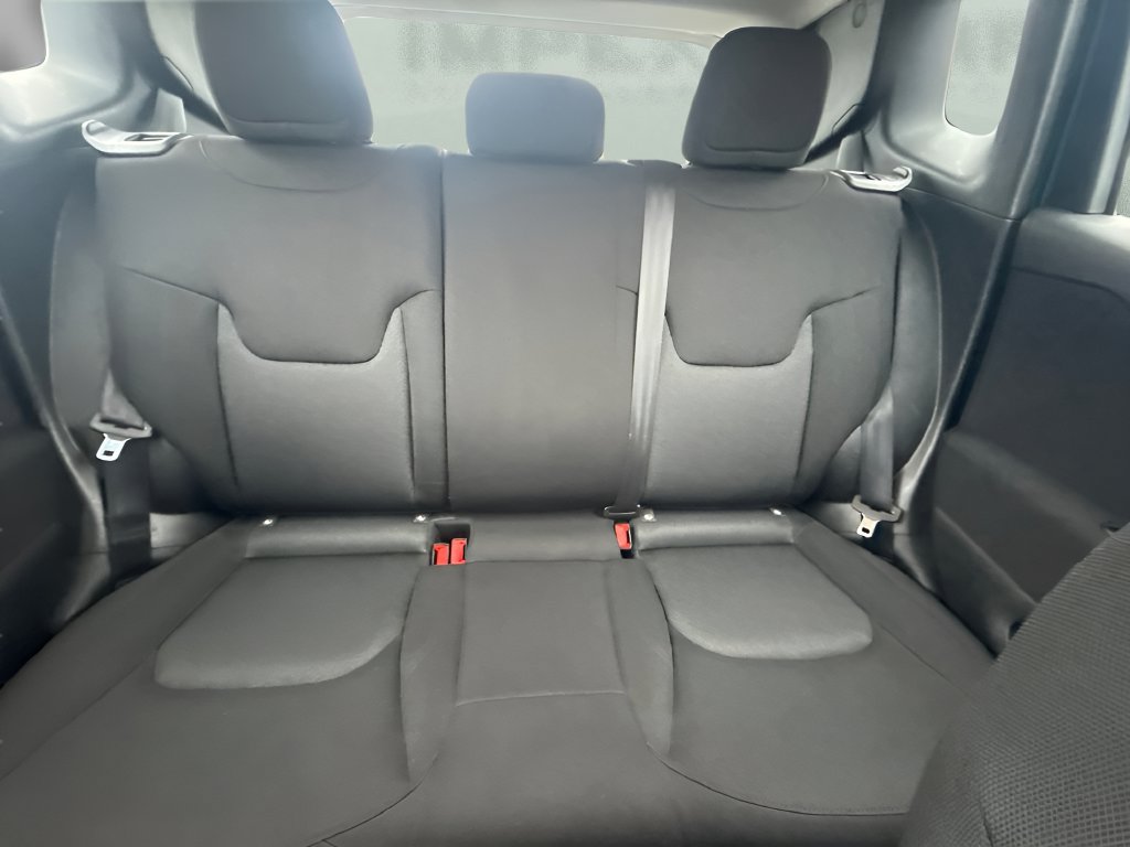 Used 2021 Jeep Renegade Sport FWD image 7