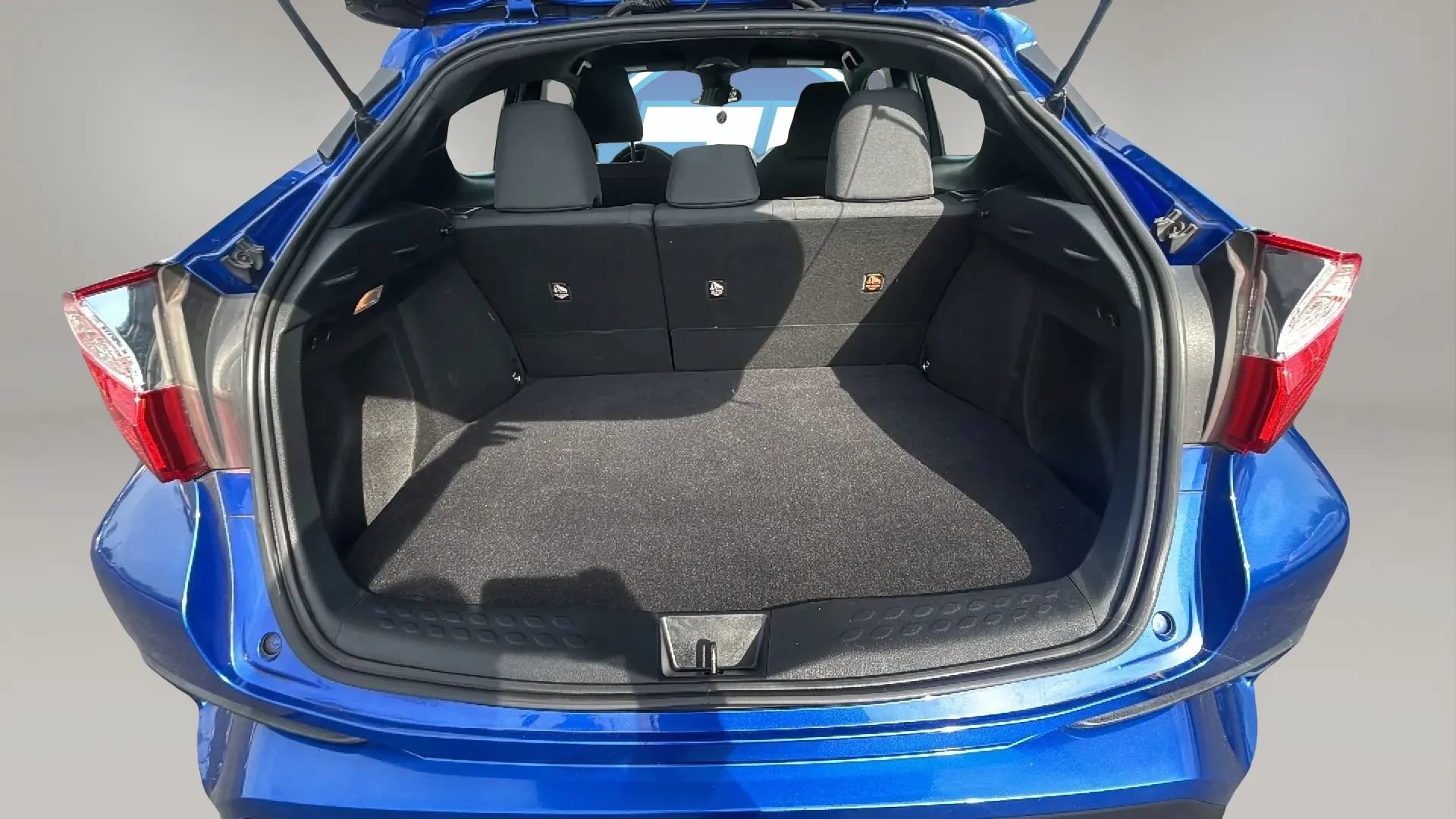 Used 2018 Toyota C-HR XLE FWD image 22