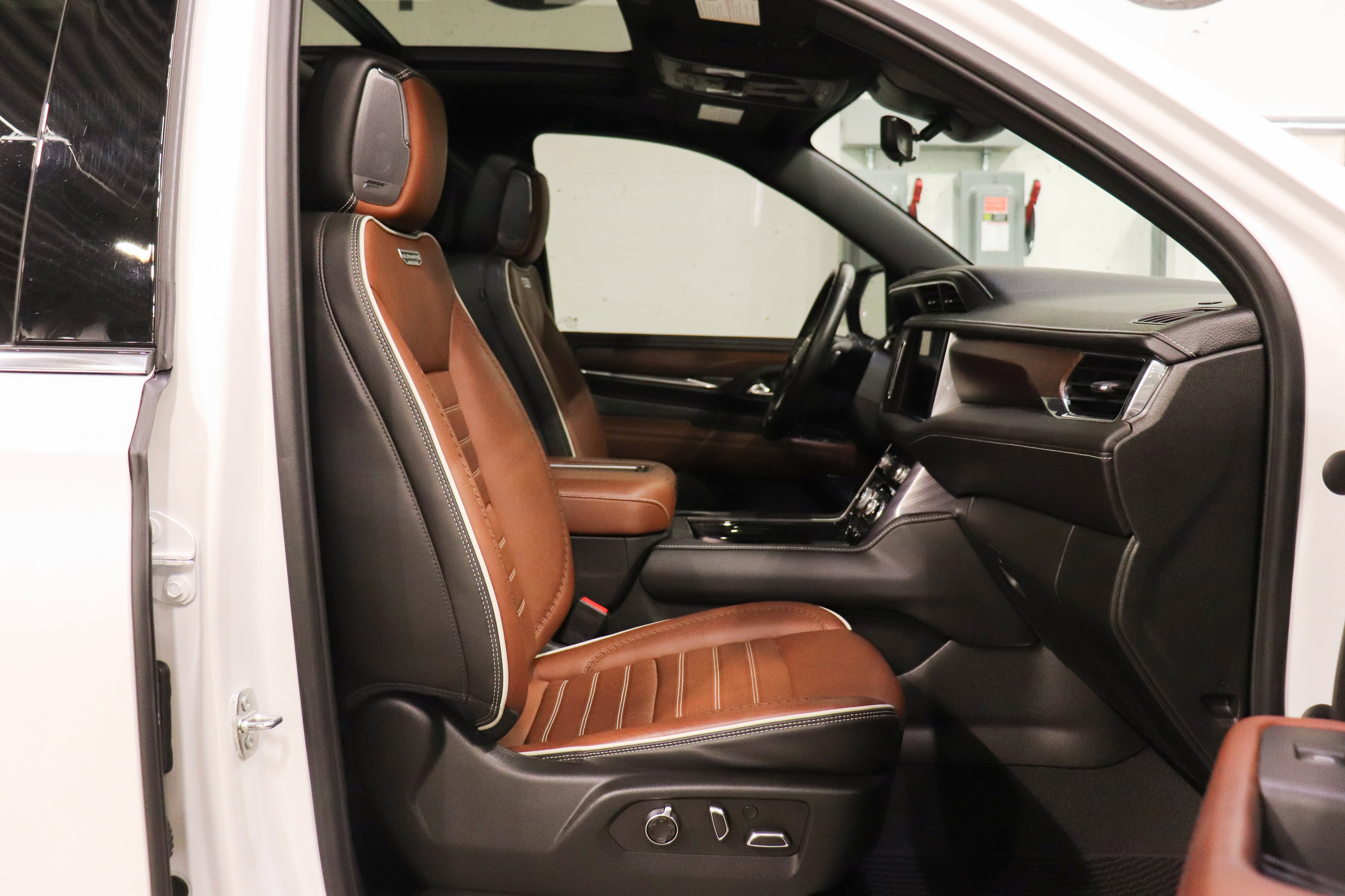 Used 2023 GMC Yukon Denali Ultimate image 15