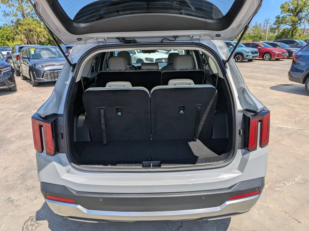 Certified 2025 Kia Sorento S w/ Panoramic Sunroof Package FWD image 12