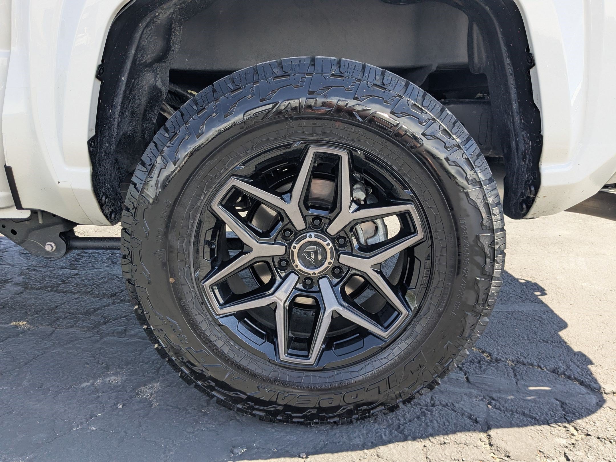 Used 2025 Toyota Tacoma SR5 AWD/4WD image 33