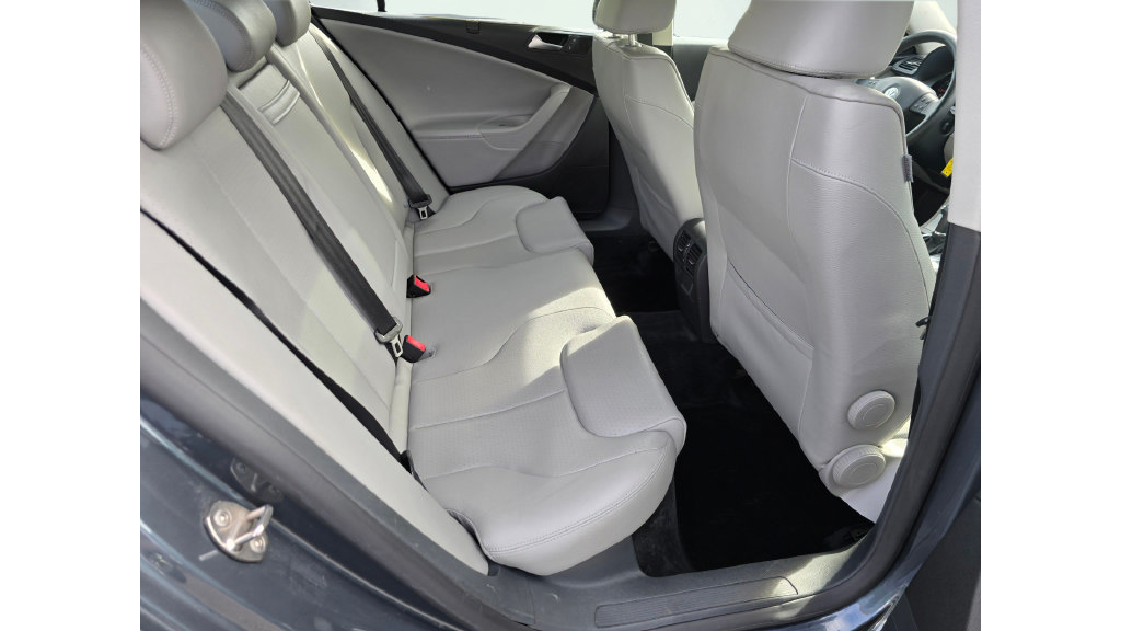 Used 2009 Volkswagen Passat Komfort FWD image 12