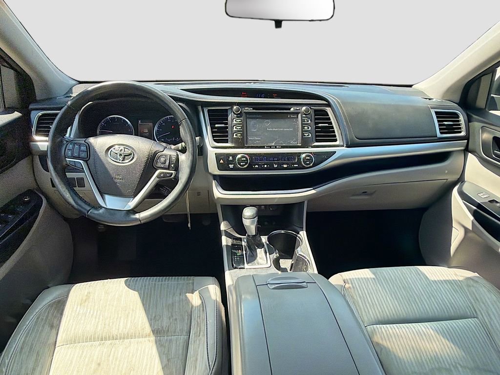Used 2018 Toyota Highlander Plus AWD/4WD image 16