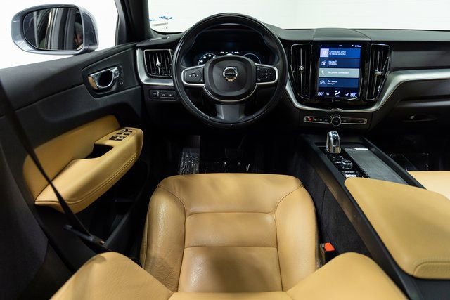 Used 2018 Volvo XC60 T8 Momentum image 3