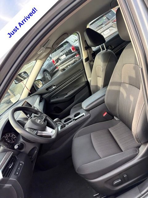 Used 2025 Nissan Altima 2.5 SV FWD image 11