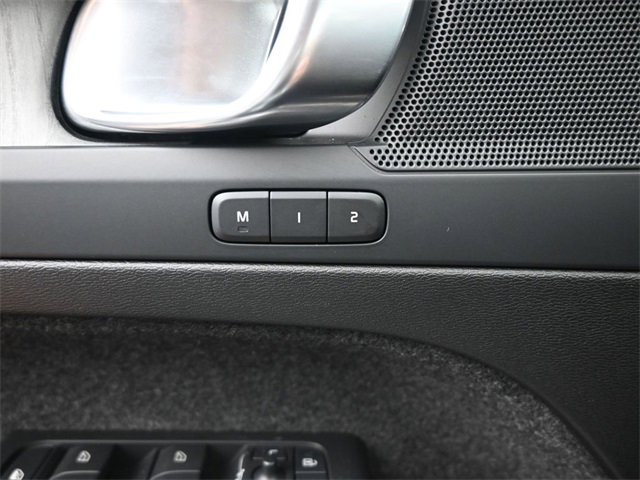 Used 2024 Volvo XC40 B5 Plus w/ Protection Package Premier image 28