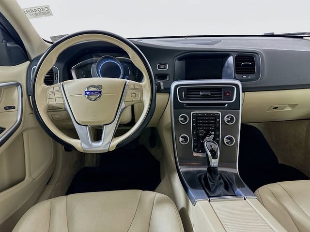 Used 2016 Volvo V60 T5 Platinum image 24