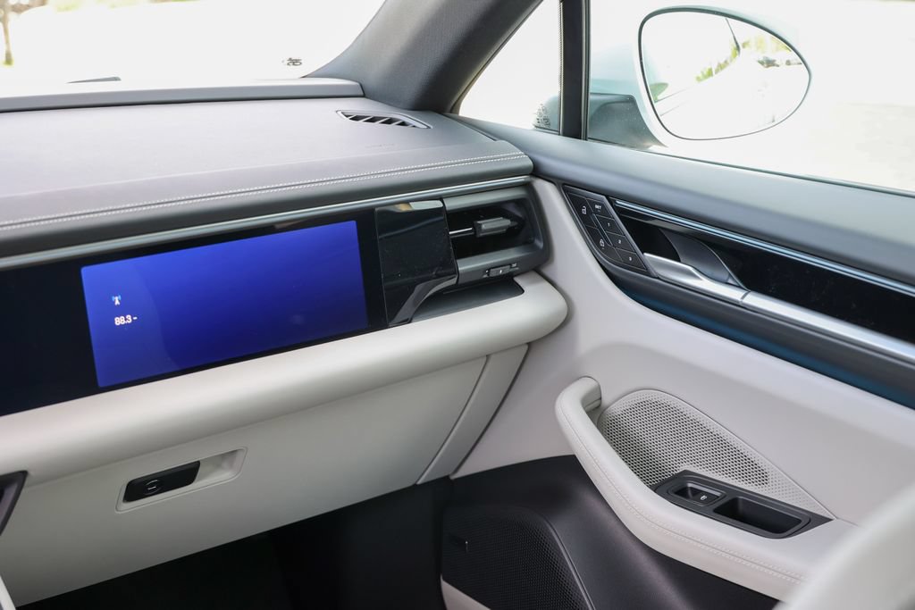 New 2026 Porsche Macan 4 Electric AWD/4WD image 20