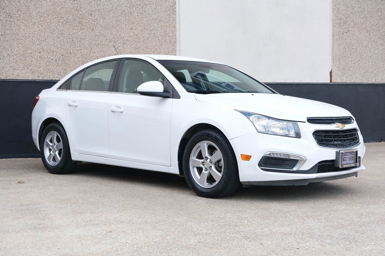 Used 2015 Chevrolet Cruze LT w/ Enhanced Safety Package FWD image 4