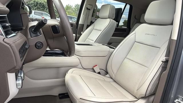 Used 2023 GMC Yukon Denali w/ Advanced Technology Package AWD/4WD image 7