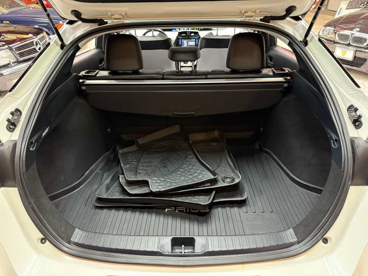 Used 2017 Toyota Prius Four Touring w/ Premium Convenience Package FWD image 32