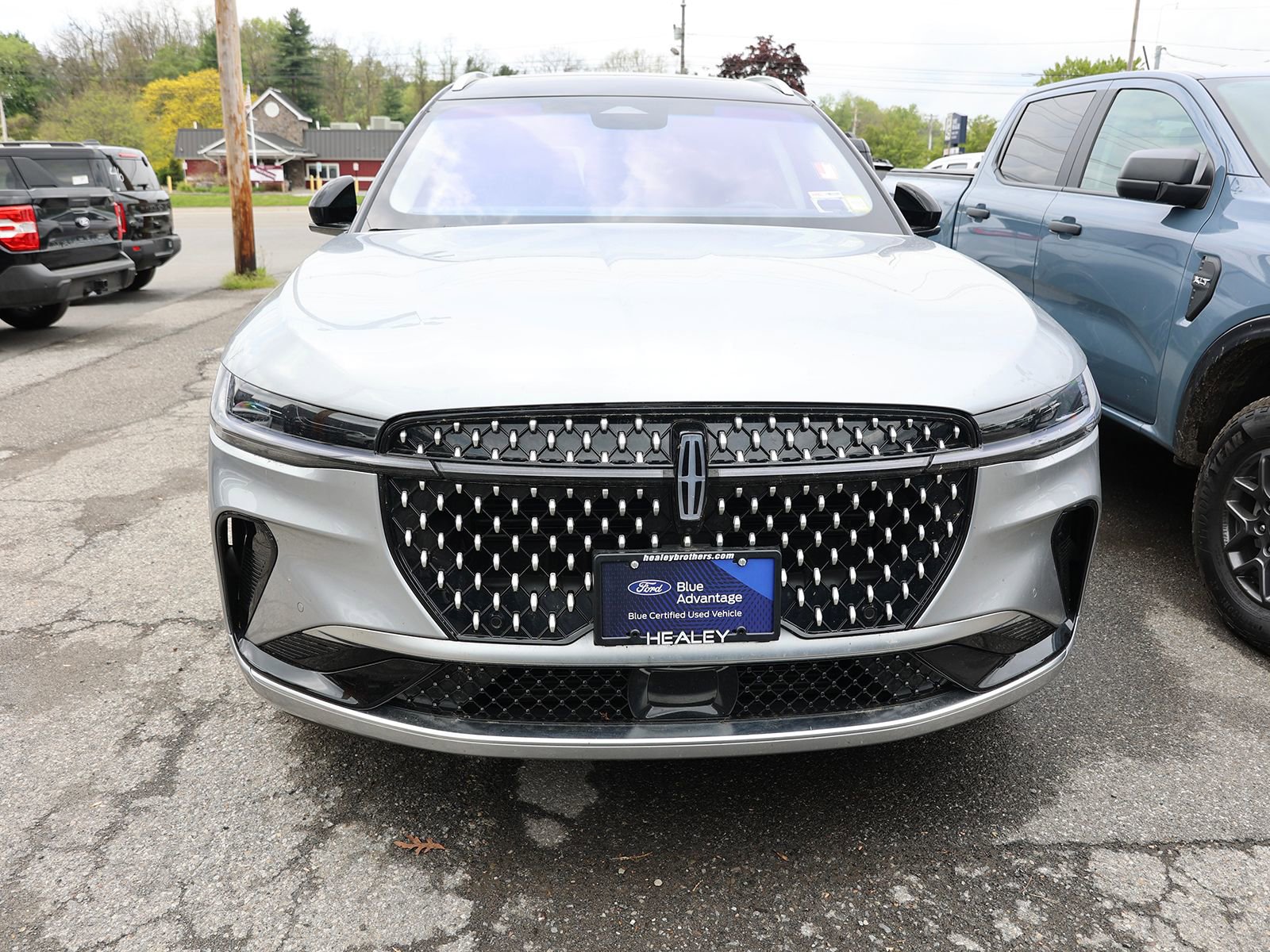 Used 2024 Lincoln Nautilus Reserve w/ Equipment Group 203A AWD/4WD image 2