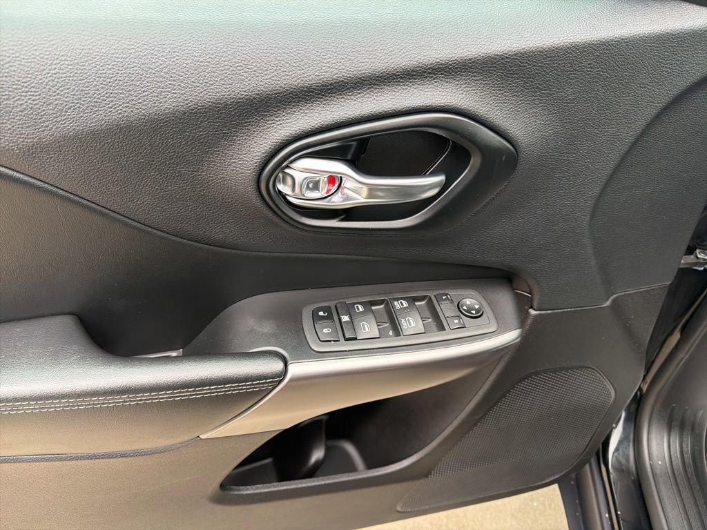 Used 2022 Jeep Cherokee Latitude Lux image 12