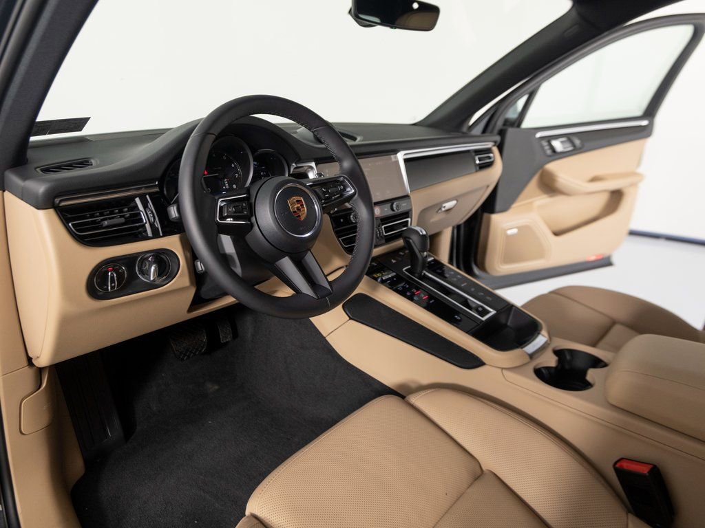 New 2026 Porsche Macan image 4