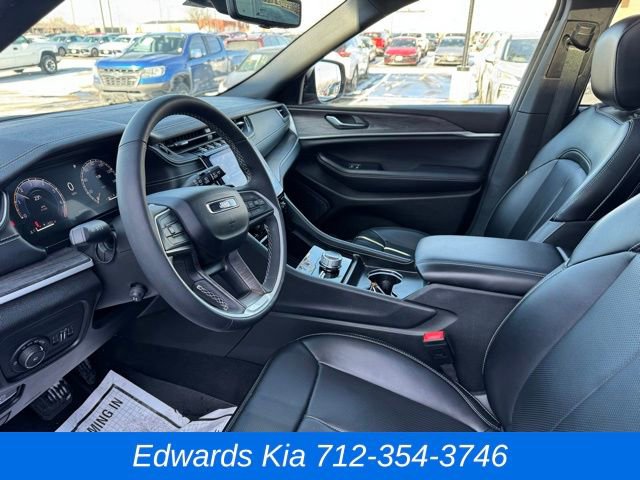 Used 2024 Jeep Grand Cherokee Limited w/ Luxury Tech Group II image 18