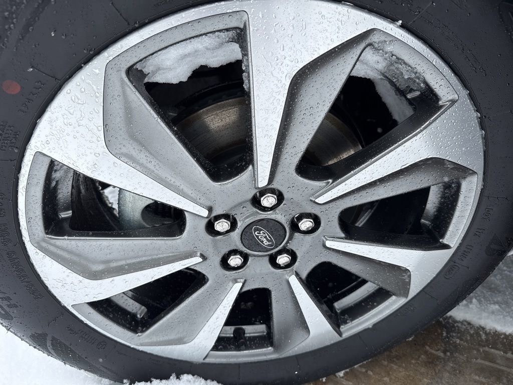 Used 2025 Ford Escape Platinum image 33