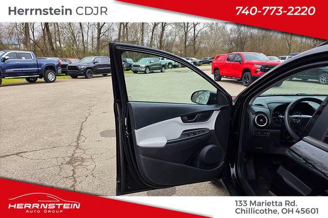 Used 2023 Hyundai Kona SEL w/ Cargo Package AWD/4WD image 14