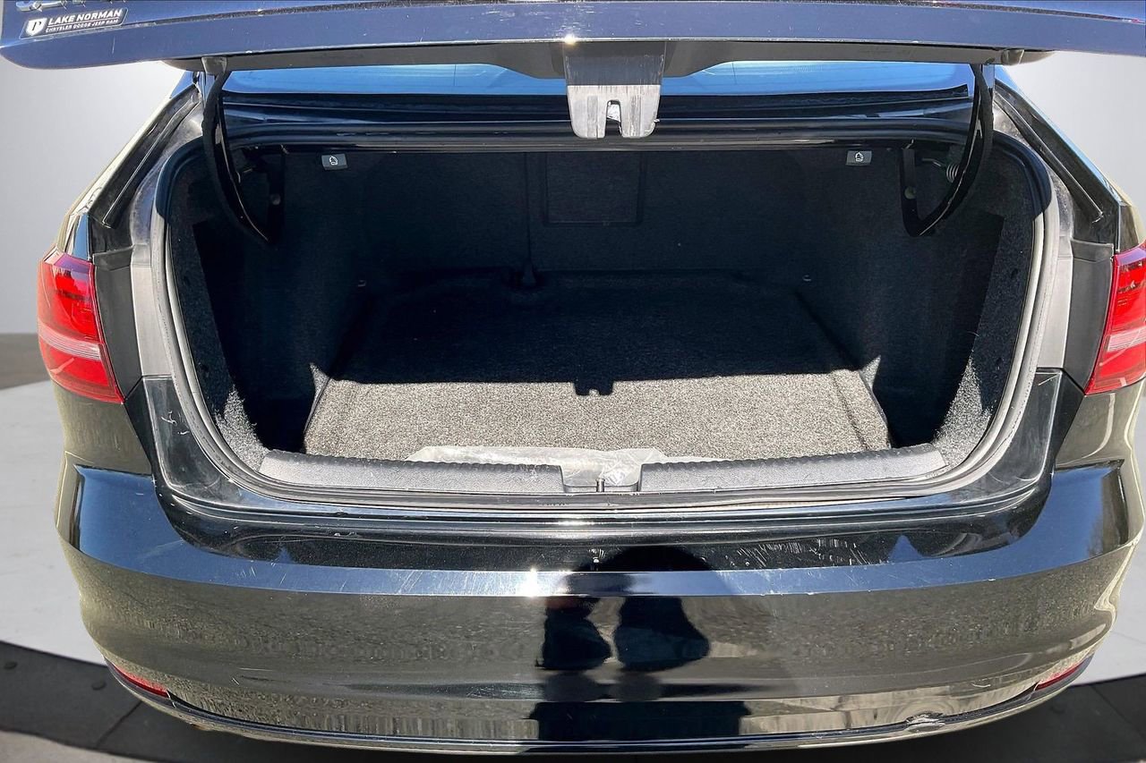 Used 2016 Volkswagen Jetta Sport image 25