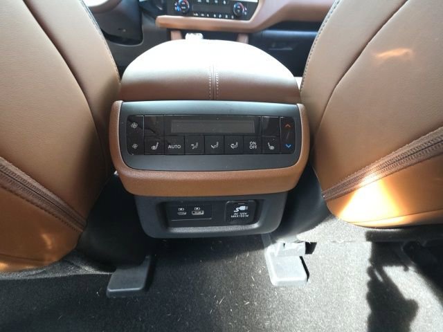 Used 2025 Nissan Pathfinder Platinum w/ Cargo Package FWD image 25