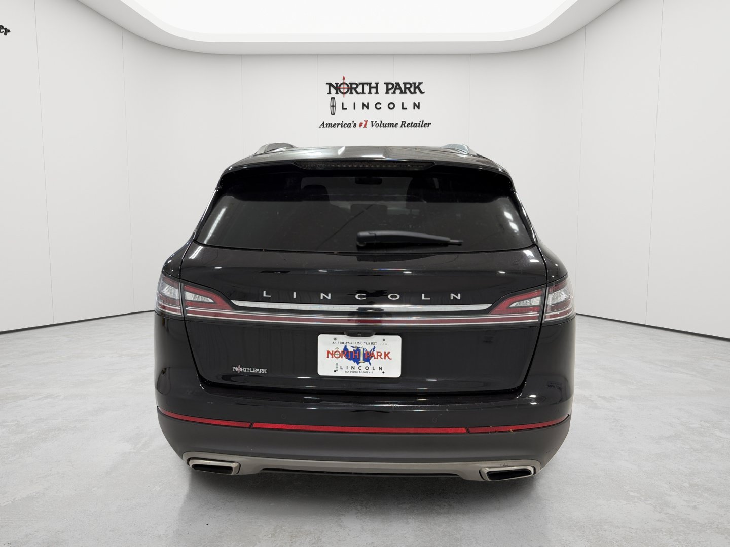 Used 2023 Lincoln Nautilus Reserve w/ Luxury Package AWD/4WD image 4
