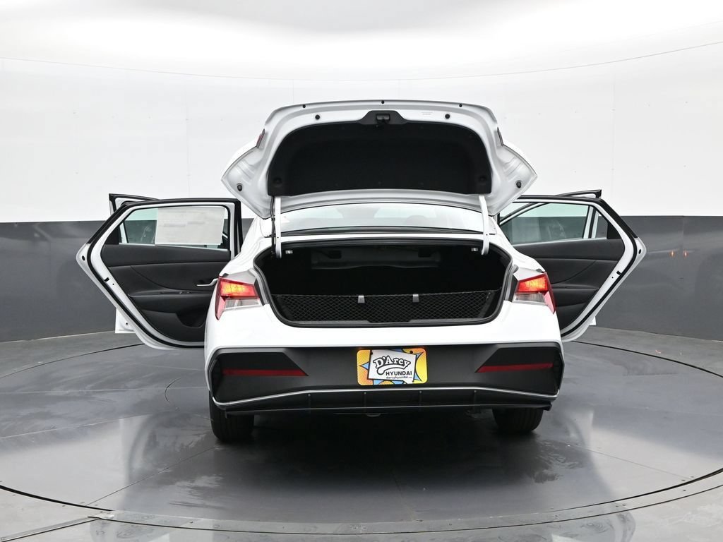 New 2026 Hyundai Elantra SE FWD image 32