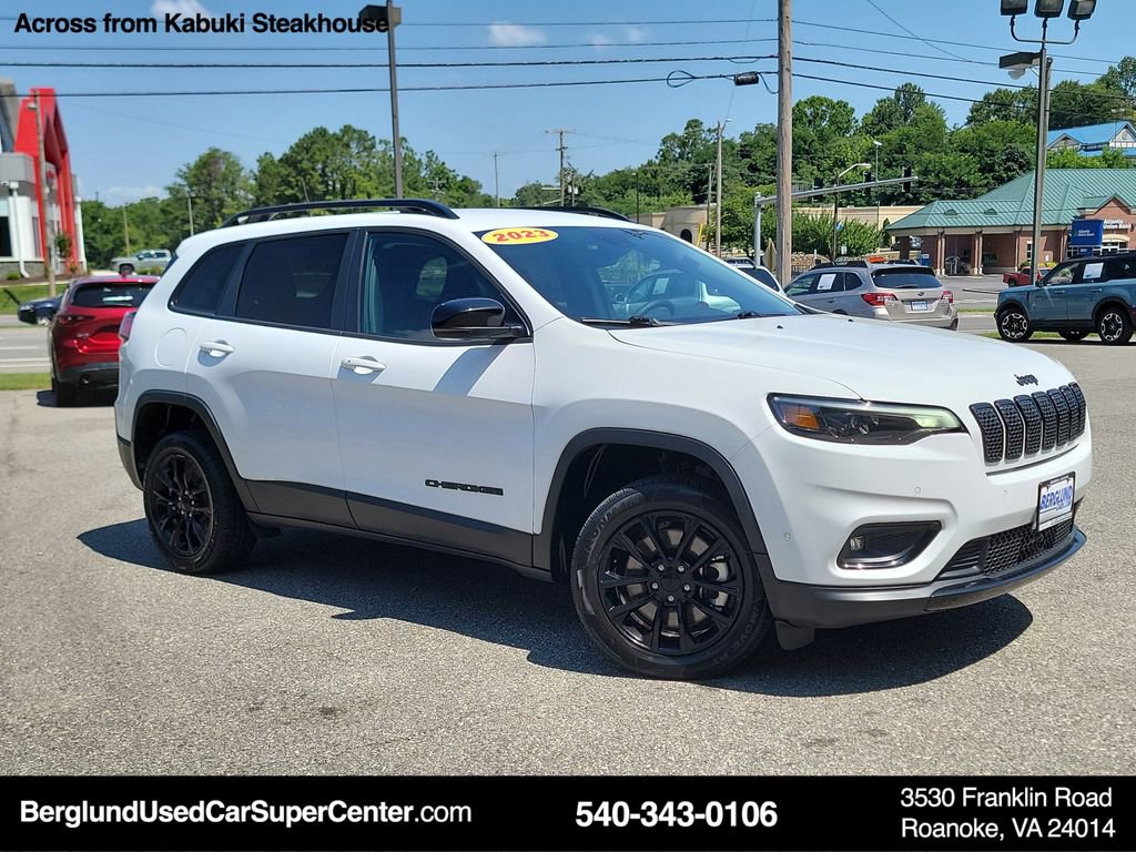 Used 2023 Jeep Cherokee Altitude Lux image 2