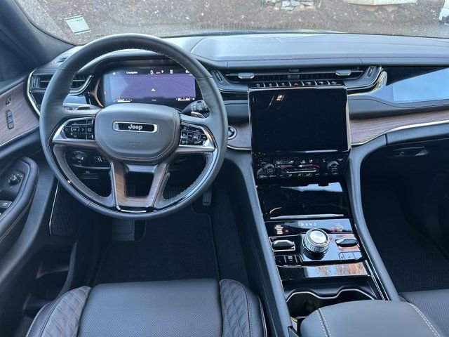 New 2025 Jeep Grand Cherokee Summit w/ Luxury Tech Group V image 21
