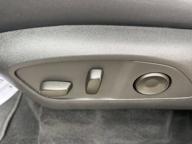 Used 2025 Chevrolet Traverse LT w/ Driver Confidence Package FWD image 12