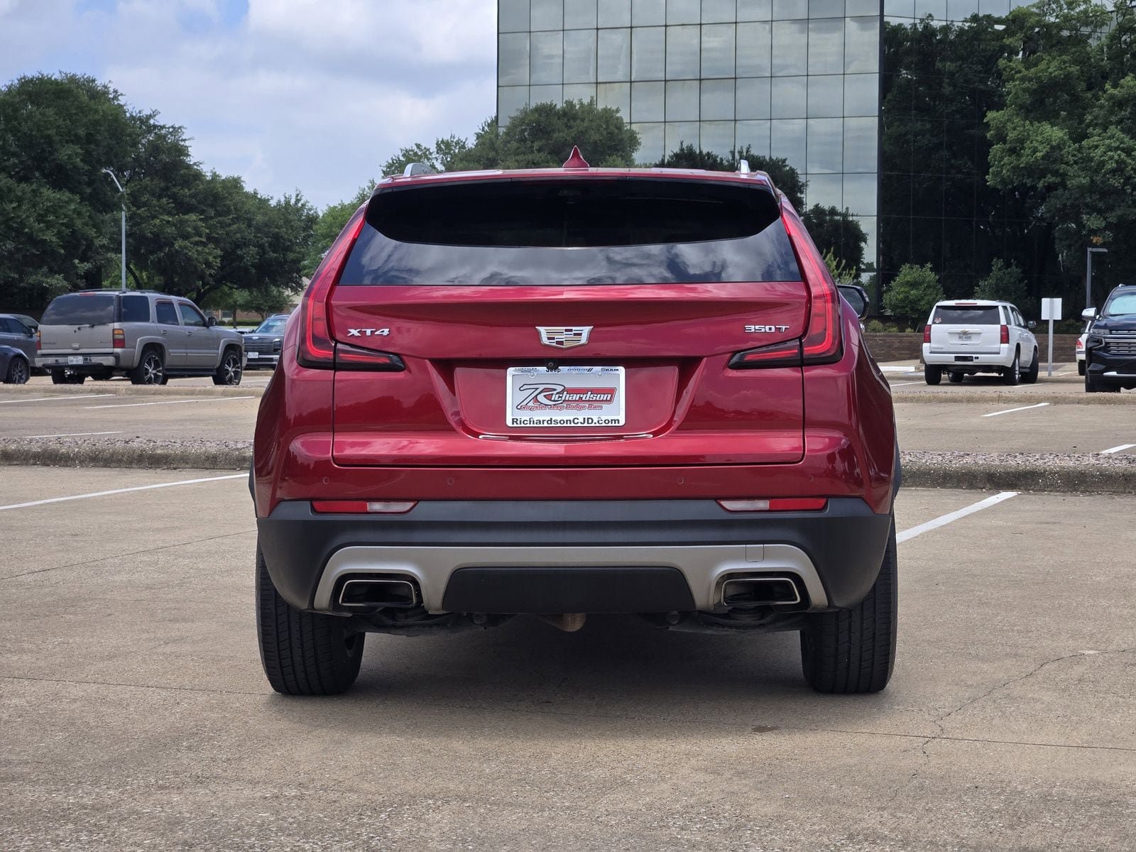 Used 2022 Cadillac XT4 Premium Luxury w/ Enhanced Visibility Package FWD image 5