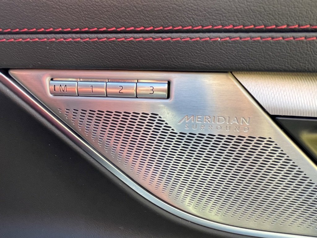 Used 2022 Jaguar XF R-Dynamic SE image 16