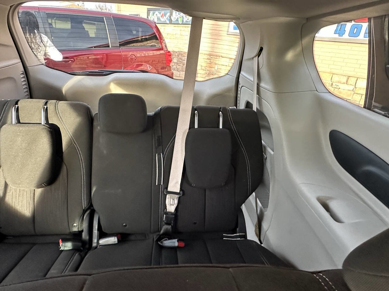 Used 2021 Chrysler Voyager L image 13