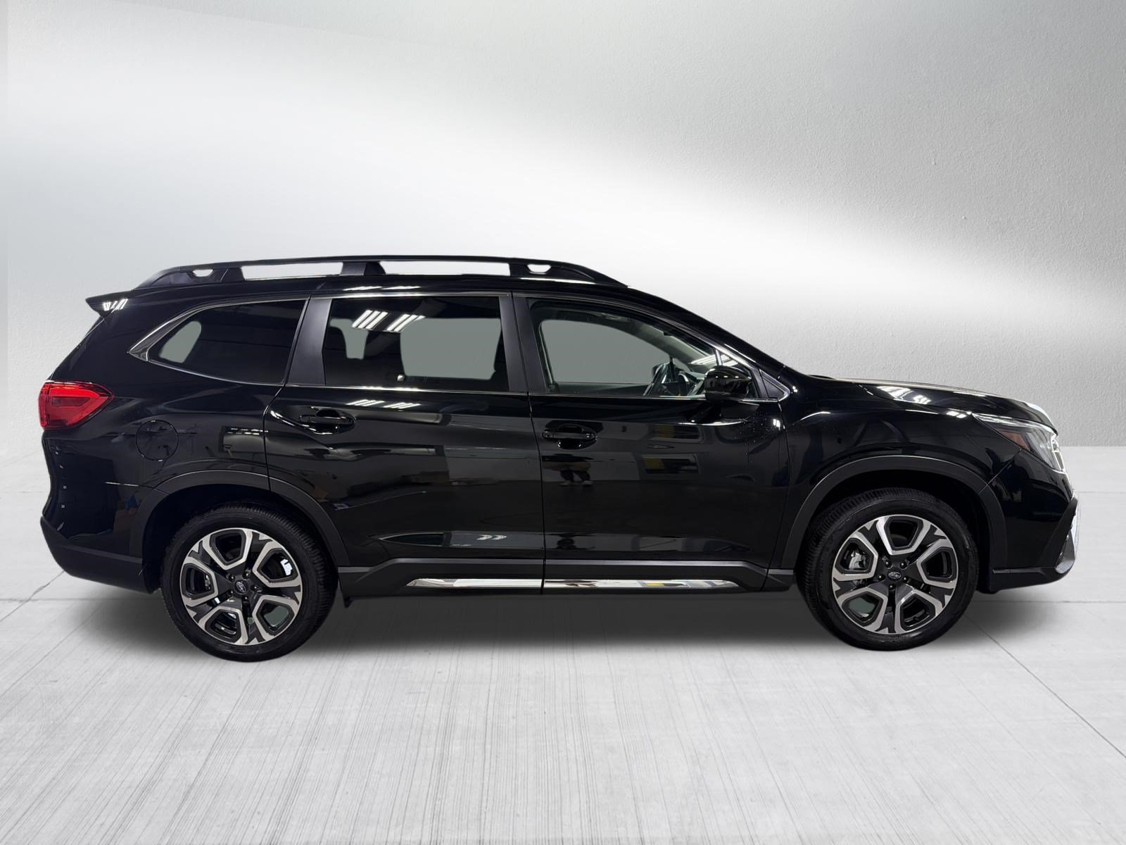 Used 2025 Subaru Ascent Limited w/ Popular Package #2 AWD/4WD image 8