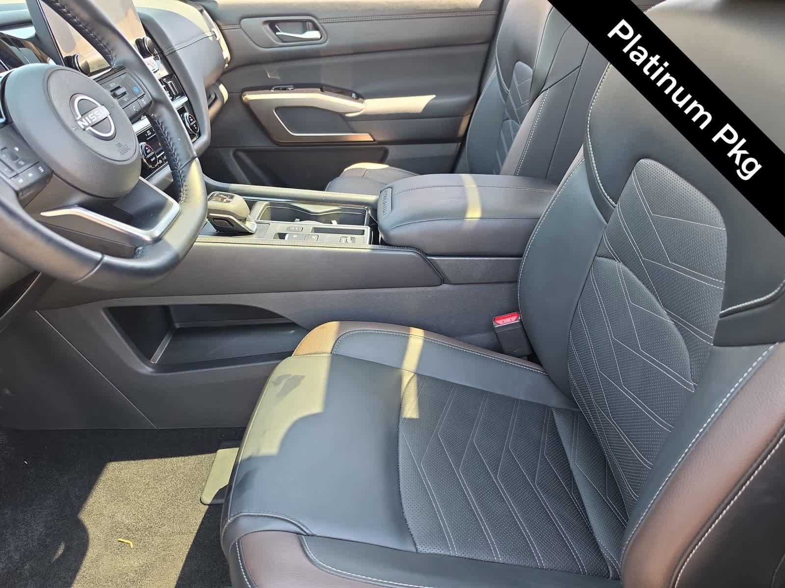 Used 2025 Nissan Pathfinder Platinum w/ Black Appearance Package FWD image 15