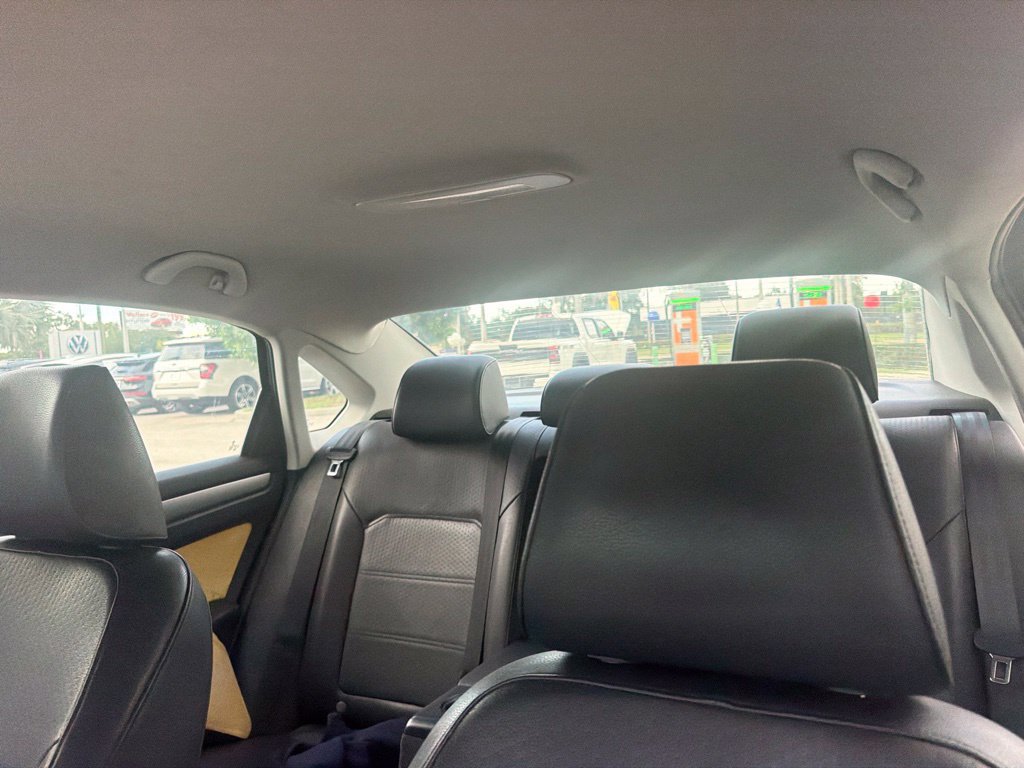 Used 2014 Volkswagen Passat 2.5 S FWD image 3