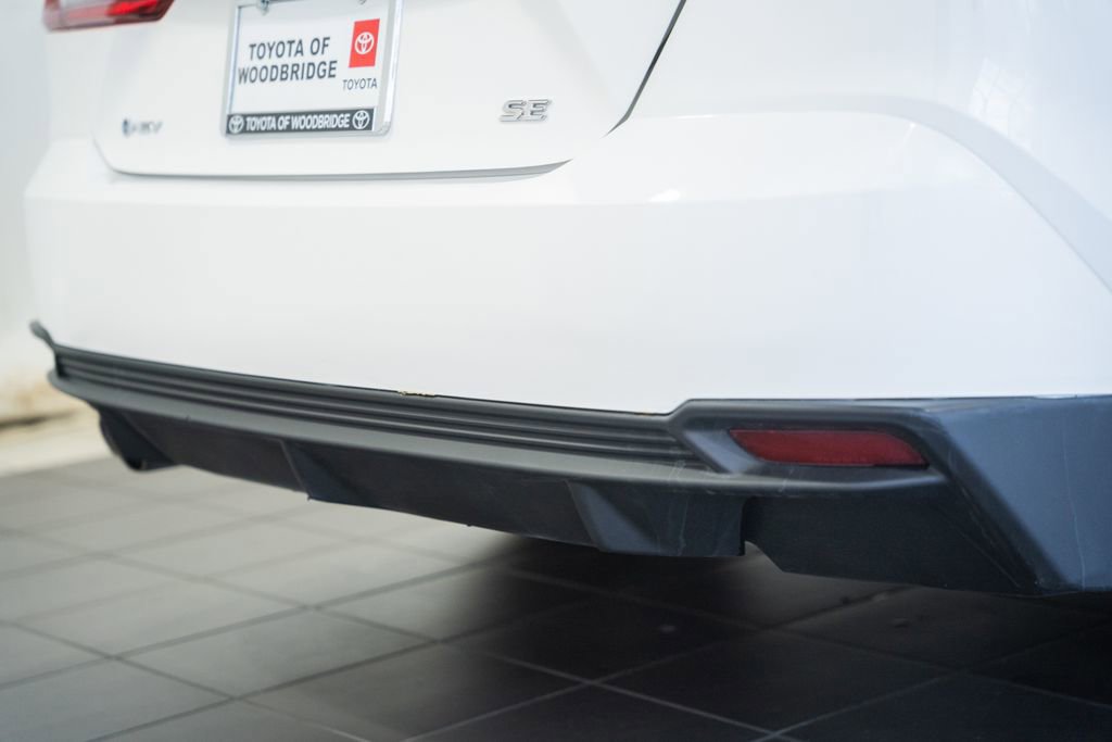 Used 2025 Toyota Camry SE FWD image 9