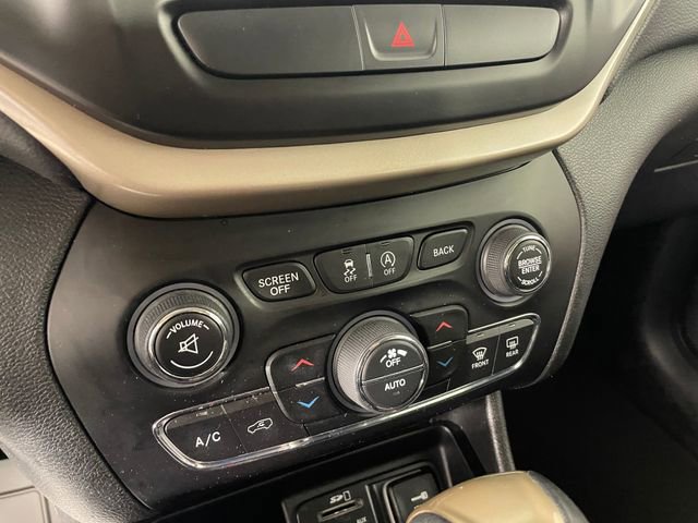 Used 2017 Jeep Cherokee Latitude w/ Comfort/Convenience Group image 8