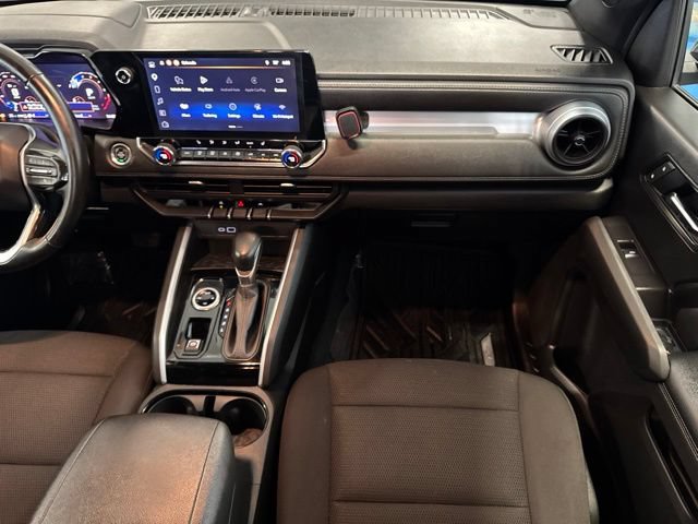 Used 2025 Chevrolet Colorado LT w/ Advanced Trailering Package AWD/4WD image 21