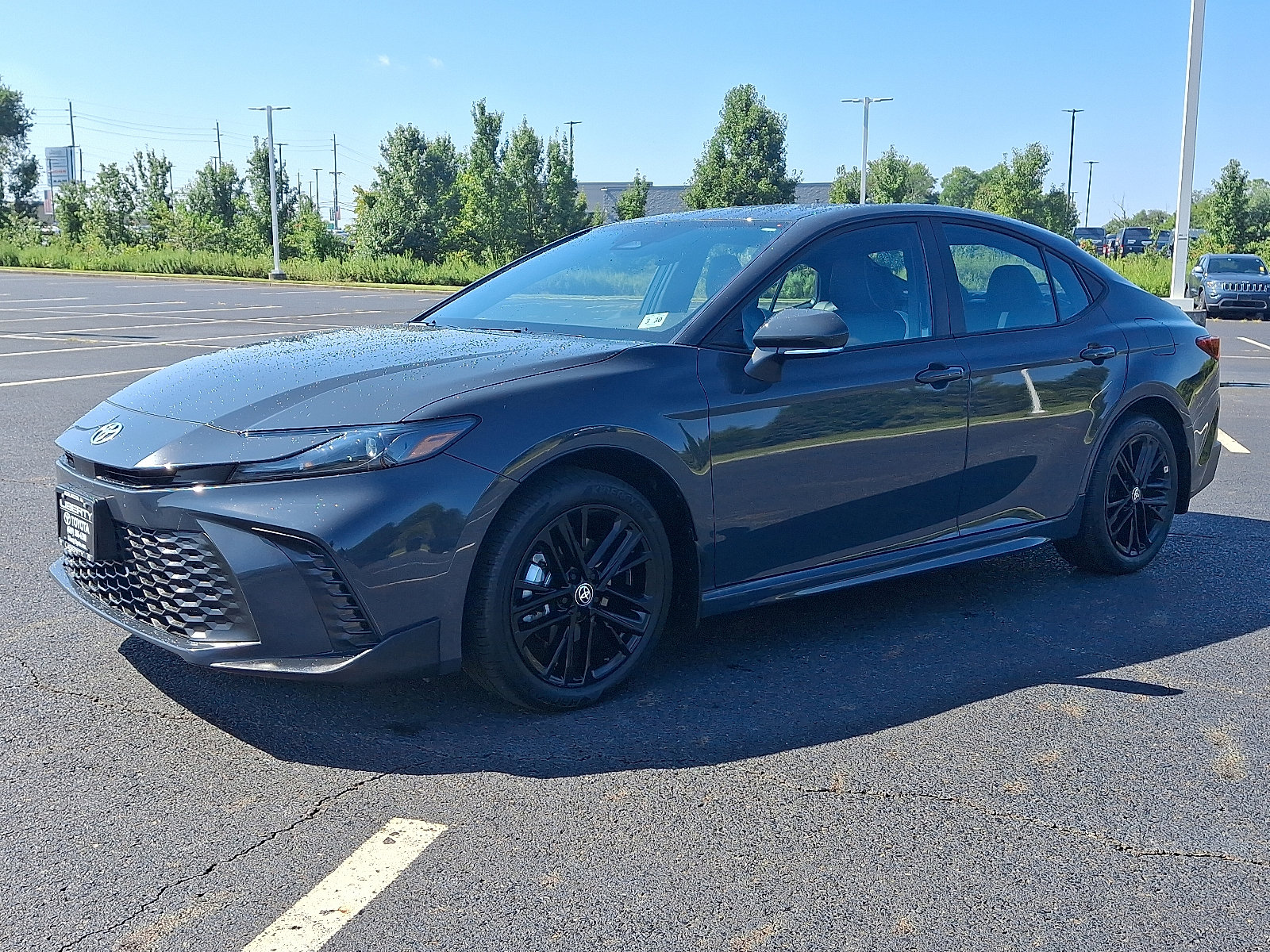 Used 2025 Toyota Camry SE image 3