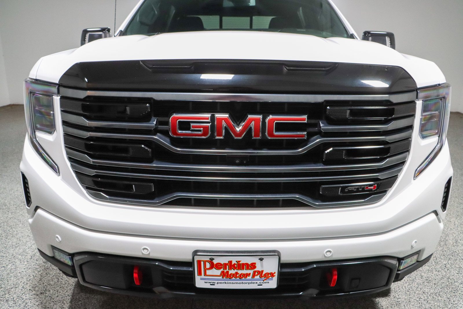 Used 2025 GMC Sierra 1500 AT4 w/ AT4 Preferred Package AWD/4WD image 4
