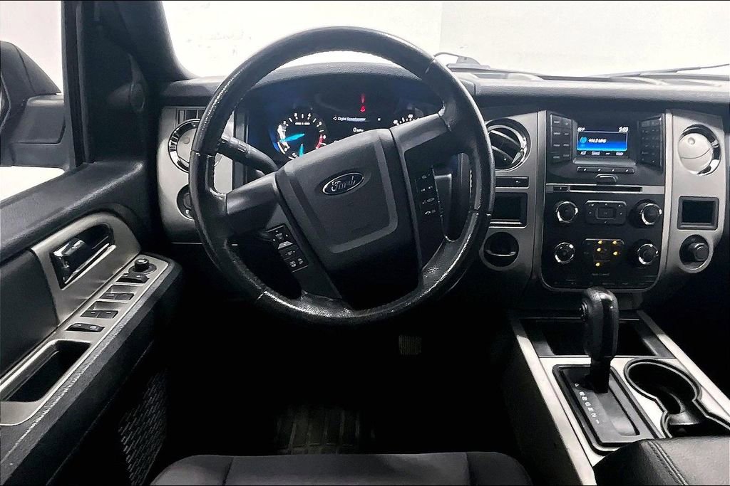 Used 2015 Ford Expedition XLT RWD image 5